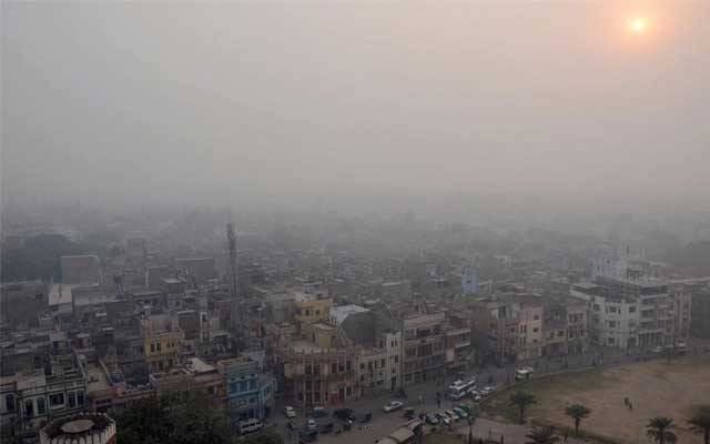 شہر میں دھند کے ساتھ سموگ کا حملہ برقرار