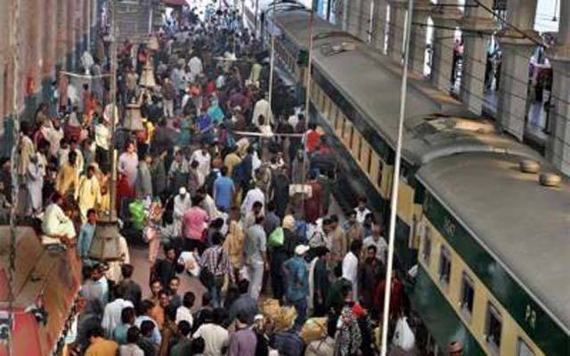 ریلوے انتظامیہ ٹرینوں کا شیڈول بحال کرنے میں ناکام