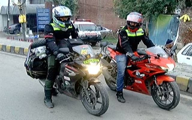 عمرہ کی سعادت کا عزم لئے بنگالی نوجواں موٹرسائیکل پر لاہور پہنچ گئے