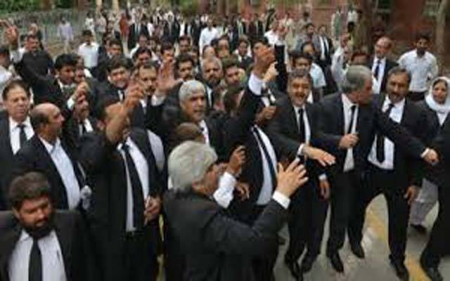 پنجاب بار کونسل کا وکلا کی رہائی تک ہڑتال جاری رکھنے کا فیصلہ