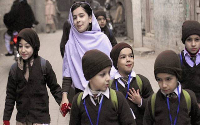سردی کی شدید لہر، والدین نے چھٹیوں میں اضافہ کا مطالبہ کردیا