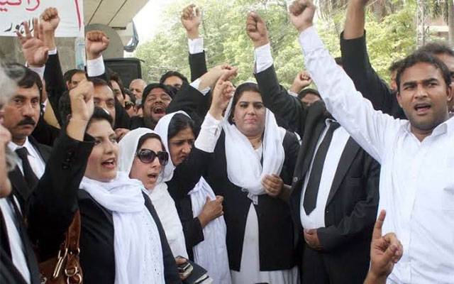 لاگیٹ ٹیسٹ کیخلاف وکلا سراپا احتجاج
