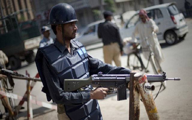 نئے سال کا آغاز پولیس پر بھاری پڑنے لگا