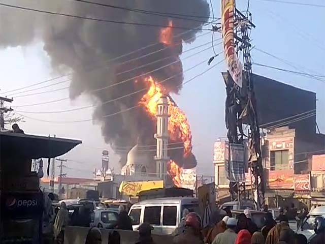 شاہدرہ کے علاقے برکت ٹاؤن میں واقعہ پیٹرول پمپ کے سٹور میں آتشزدگی