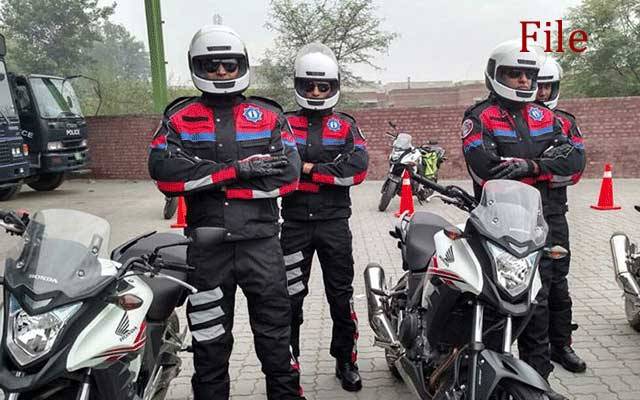 ڈولفن اہلکاروں نے ڈکیتوں کو دبوچ لیا