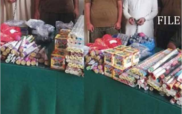 موچی گیٹ پولیس کی کارروائی، بھاری مقدار میں آتش بازی کا سامان برآمد