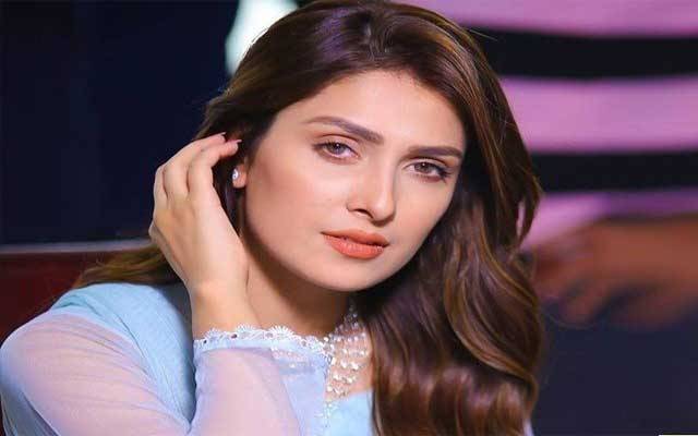  عائزہ خان کی 29 ویں سالگرہ پر فیملی کے ہمراہ تصاویر وائرل