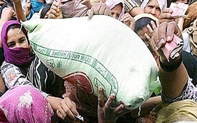 لاہور میں آٹے کا شدید بحران، شہری پریشان 