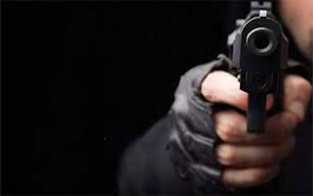 لاہوریئے ڈاکوؤں کے نرغے میں