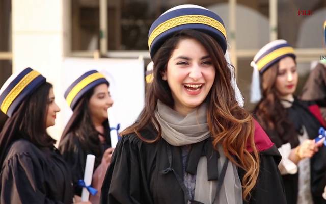 رفاہ انٹر نیشنل یونیورسٹی کے طلبہ و طالبات میں ڈگریاں تقسیم