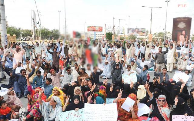 اساتذسڑکوں پر نکلےآئے، ڈاکٹر مراد راس کیخلاف نعرے