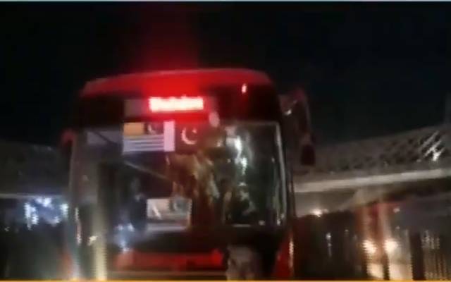 میٹرو بس پر پتھراؤ،فیروز پور روڈ پرٹریفک جام