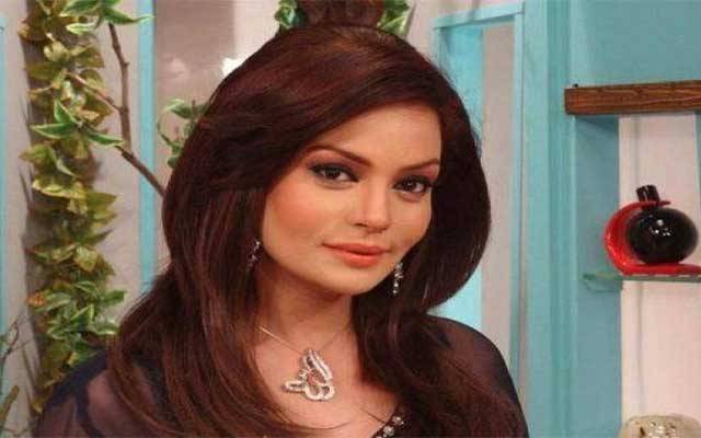 سعدیہ امام نے شوبز انڈسٹری چھوڑنے کی تردید کردی