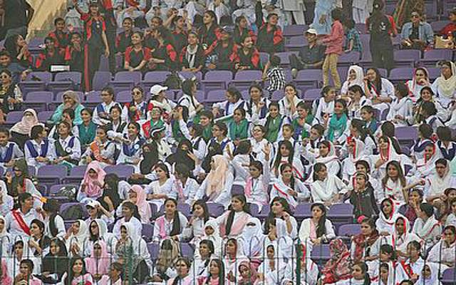 پاکستان ،بنگلہ دیش میچ دیکھنے کیلئے بچے بھی بے تاب 