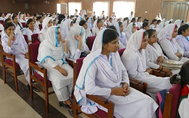 میڈیکل ٹیسٹ کے نام پر طالبات سے پیسے بٹورے جانے لگے