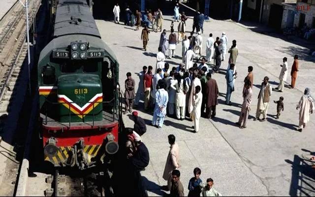  ریلوے انتظامیہ نے مسافروں کی زندگیاں داؤ پر لگا دیں، اہم خبر آگئی