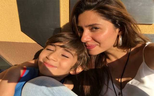 بیٹے نے ماہرہ خان سے زندگی کے خاص لمحوں کے متعلق پوچھ لیا 