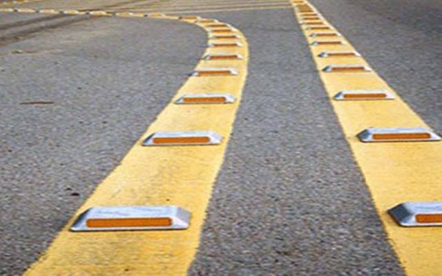 حکومت کا گاڑیوں کے ٹائر خراب کرنے والے روڈ اسٹڈز ختم کرنے کا فیصلہ