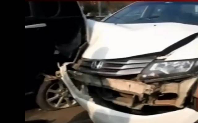کینال روڈ پر خوفناک حادثہ،گاڑیاں آپس میں ٹکرا گئیں