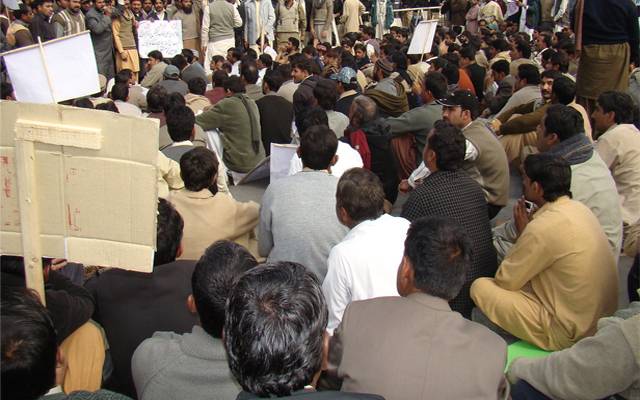 سرکاری ملازمین کے صبر کا پیمانہ لبریز،سڑکوں پر نکل آئے