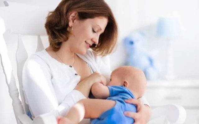 بچے کو دودھ پلانا ماں کی صحت کیلئے کتنا ضروری؟