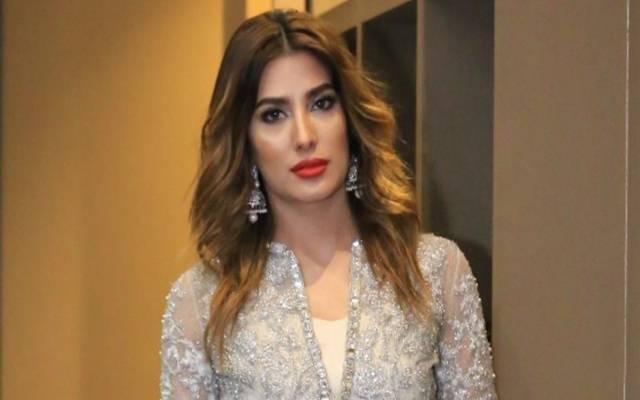 سرعام پھانسی ،مہوش حیات بھی بول پڑیں