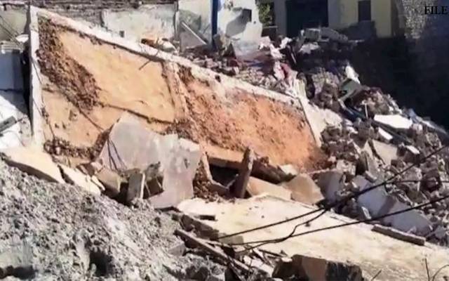 افسوسناک خبر ،نشتر کالونی میں پلازہ کی چھت گر گئی