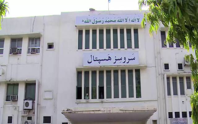 سروسز ہسپتال کے ڈاکٹر کی بحالی کا حکم معطل 