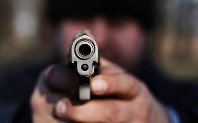 نوجوان کی فائرنگ سے سسر سمیت 2 افراد زخمی