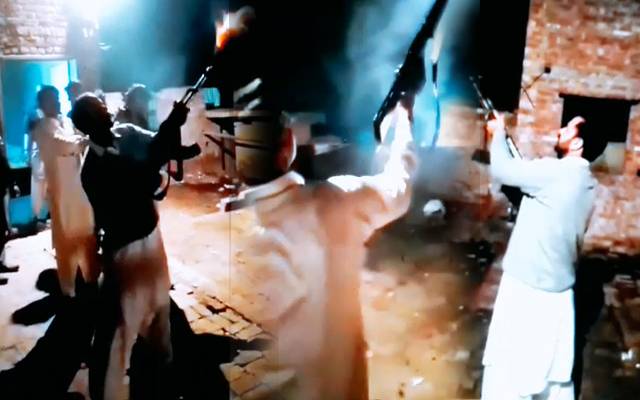 مناواں پولیس ہوائی فائرنگ کرنے والوں کو قابو نہ کر سکی
