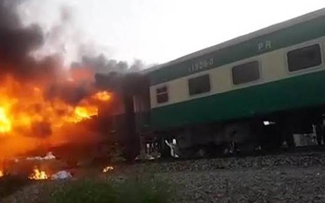 ریلوے حکام سانحہ تیزگام انکوائری رپورٹ میں اٹک کر رہ گئے