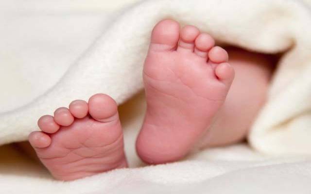 امریکی نزا بچہ پاکستانی فیملی نے گود لے لیا