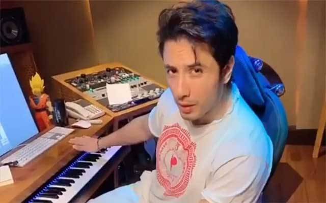 علی ظفر نے مداحوں کی پرزور فرمائش پر پی ایس ایل کا نغمہ تیار کرلیا