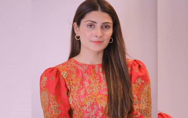 عائزہ خان کے سوشل میڈیا پر50لاکھ سے زائد فالوورز