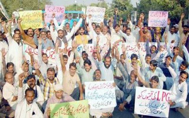 ایل پی جی کی بڑھتی قیمتوں کیخلاف عوامی رکشہ یونین سراپا احتجاج