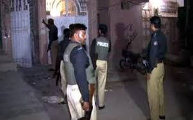 پولیس کا شادی والے گھر چھاپہ، بھائی سمیت تین بہنیں گرفتار