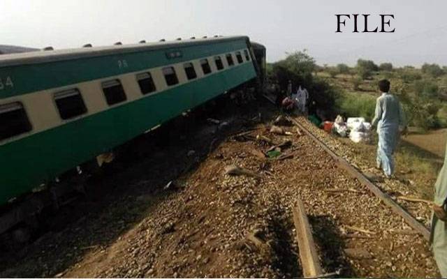 پاکستان ایکسپریس حادثے کا شکار، ٹریفک معطل