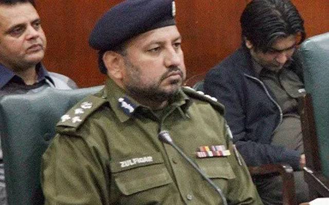 سی سی پی او کی پریس کانفرنس کے دوران شہری آپے سے باہر