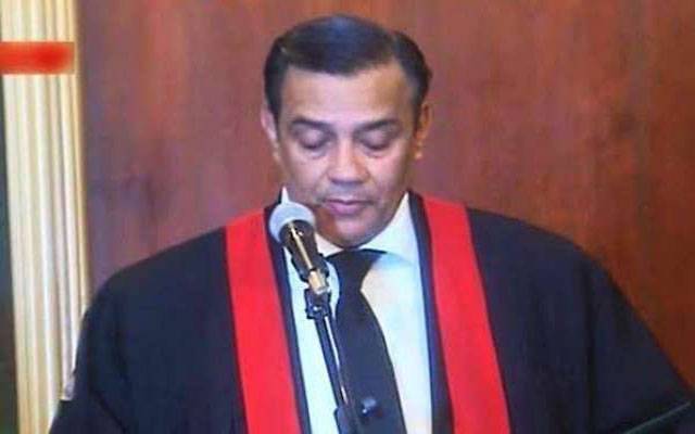 سابق چیف جسٹس مامون رشید شیخ جاتےجاتےافسران کو نواز گئے