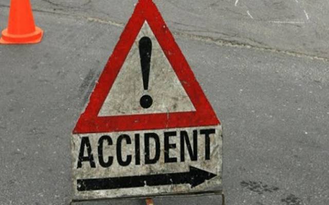 ملتان روڈ کے قریب خوفناک ٹریفک حادثہ، 2 افراد جاں بحق