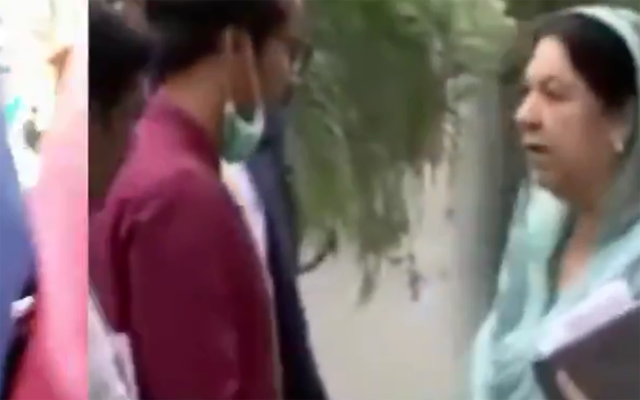 صحافی کے سوال پر ڈاکٹر یاسمین کا پارہ چڑھ گیا،بدتمیزی کی ویڈیو وائرل