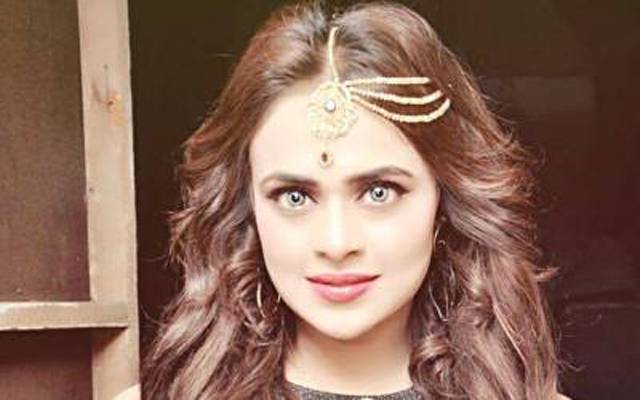گھر کیساتھ شوبز کیلئے وقت نکالنا مشکل کام ہے: ثوبیہ خان
