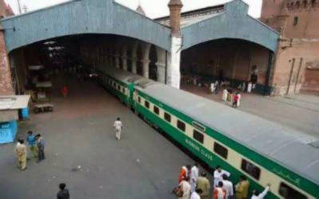 کورونا وائرس سے بچاو کیلئے متعدد ٹرینیں بند