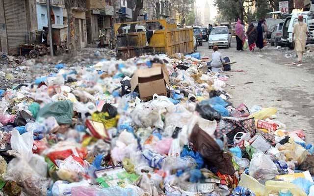 ٹاؤن شپ میں جگہ جگہ کوڑے کے ڈھیر، تعفن اٹھنے سے شہری پریشان