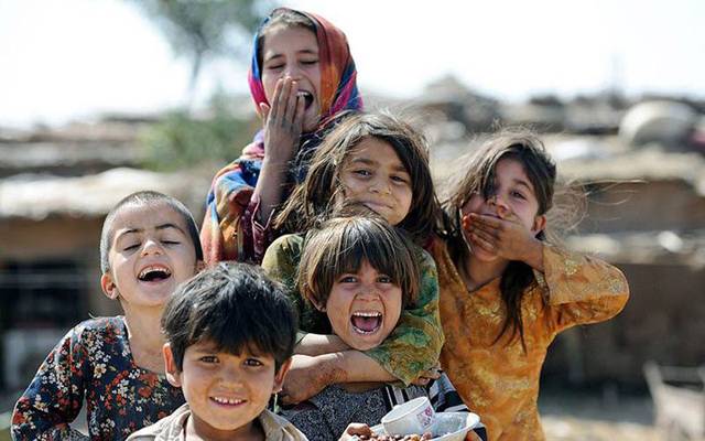 پاکستانیوں نے خوش رہنے میں پڑوسی ممالک کو پیچھے چھوڑ دیا