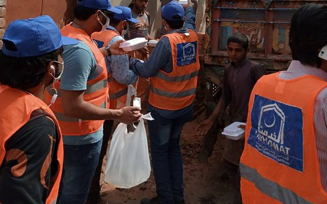 لاک ڈائون،الخدمت اور انجمن آرائیاں کے کارکن گھر گھر کھانا پہنچانے میں سرگرم 