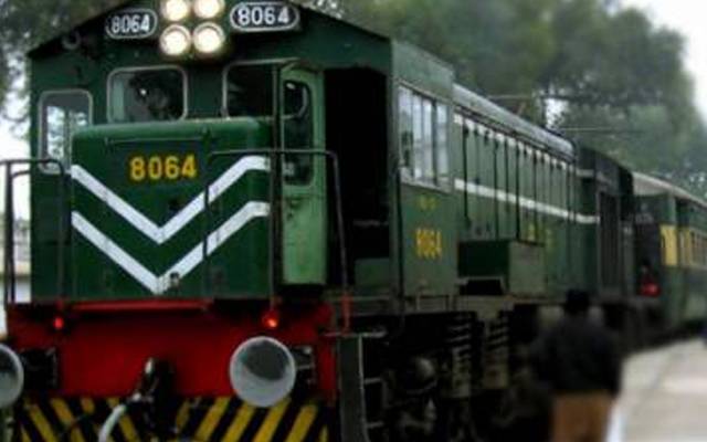لاہور پہنچنے والی ٹرینیں واشنگ لائن پہنچ گئیں
