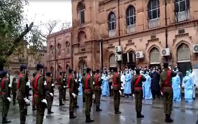 کورونا کیخلاف لڑنے والے قومی ہیروز کو لاہور پولیس کی سلامی