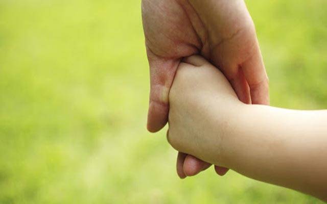 کورونا وائرس نے بچھڑے بچوں کو والدین سے ملنے نہ دیا