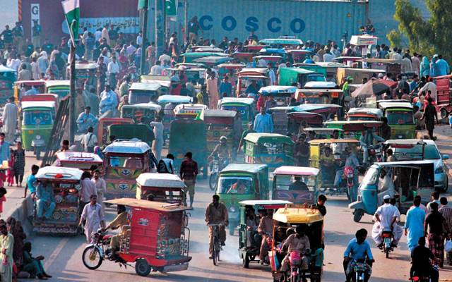 لوکل ٹرانسپورٹرز کیجانب سے لاک ڈاون کی خلاف ورزی